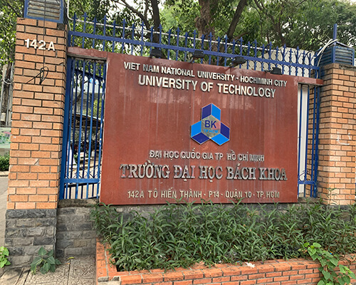 ベトナム国家大学ホーチミン市校工科大学工科大学の校門画像1